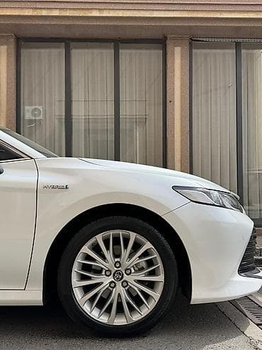 Toyota Camry: 2019 г., 2.5 л, Автомат, Гибрид, Седан — 7