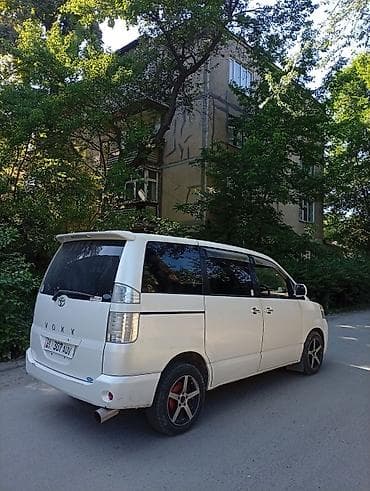 town ace: Toyota Voxy: 2002 г., 2 л, Автомат, Бензин, Минивэн — 2