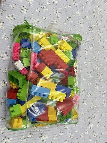 детские игрушки конструкторы: Большой набор крупных пластиковых кубиков-конструктора для детей. - — 1