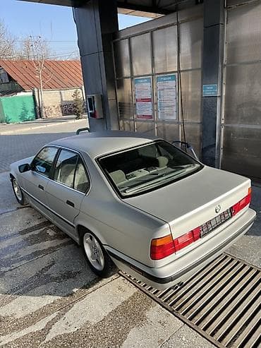 бокс сдаю: BMW 5 series: 1992 г., 2.5 л, Автомат, Бензин, Седан — 5