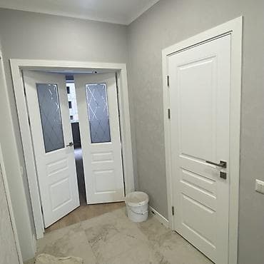 Установка дверей Межкомнатные двери белого цвета с классическим