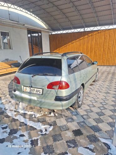бартовой машина: Toyota Avensis: 2000 г., 1.8 л, Механика, Бензин, Универсал — 7