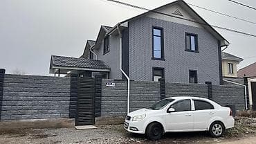 Продается двухэтажный дом современного типа с высоким цоколем и