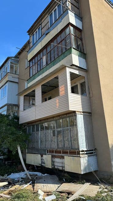 ремонт деревянных межкомнатных дверей: Услуги по изготовлению и обшивке балконов и лоджий «под ключ» - — 22