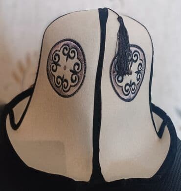 эски кийим: Кыргыз Улуттук кийимдери Чапандар Жана Калпактар Саатылат Бассы — 4