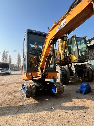 Экскаватор, 2003 г., Гусеничный