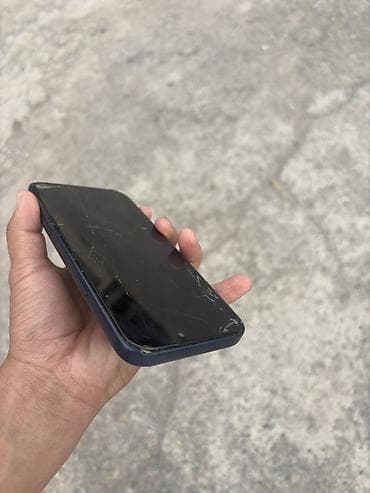one pluse: Смартфон (визуально похожий на iPhone) в синем цвете. Основные — 2