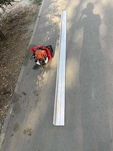 Бензиновая виброрейка для уплотнения и выравнивания бетонной смеси