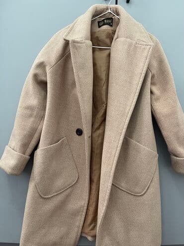 Женское пальто размер М
Короткое, идеально подойдет и на S размер