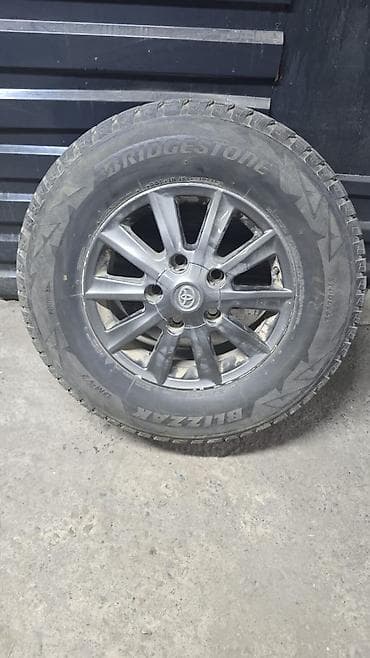 65: Зимнее колесо в сборе для Toyota. - Шина: Bridgestone Blizzak DM‑V2 — 2