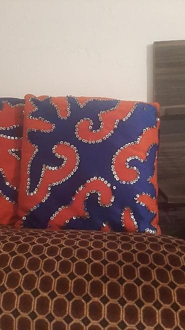 Промышленная химия: Жер төшөктөр 2,5-3метр. Этно диванга жаздыкчалар 6шт. Жөлөнгүч — 2