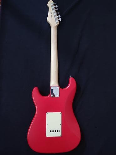 Электрогитара в стиле Strat + комбоусилитель MA-15 — комплект для игры