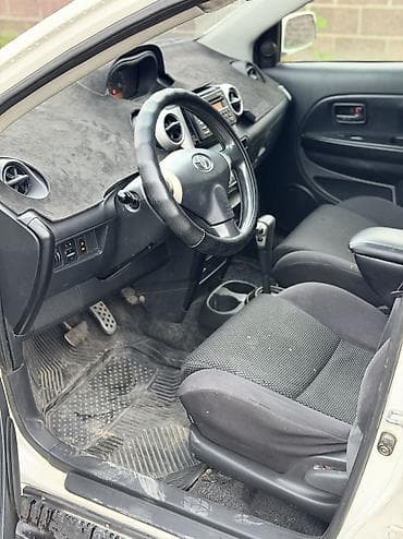 Toyota Ist: 2004 г., 1.5 л, Автомат, Бензин, Лифтбек — 10