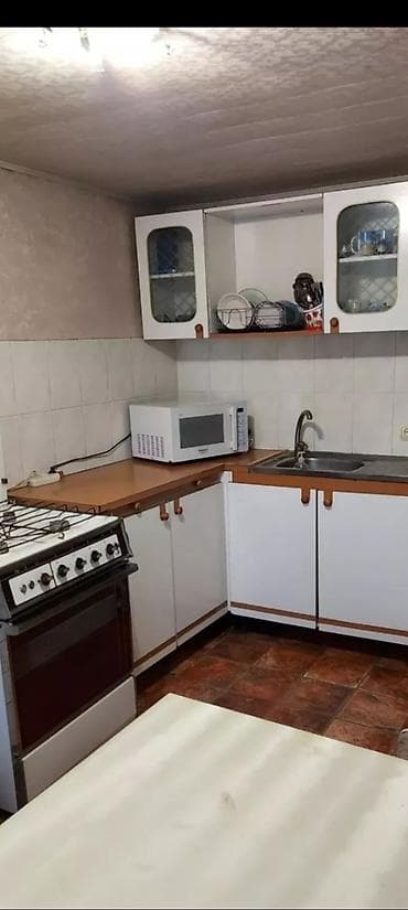 Кыймылсыз мүлк: 59 м², 3 бөлмө, Унаа токтотуучу жай, Забор, тосулган — 2