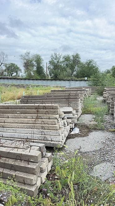 задвижка бу: Продаются железобетонные опорные столбы длиной 2,20 м. Прочные — 2