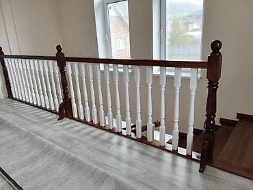 Үй жана бакча: Агач тепкичи Жеке менчик үй үчүн, Жыгачтын туру: Кара Жыгач, Тепкичтин формасы: Көп марштуу, Стиль: Классикалык — 7