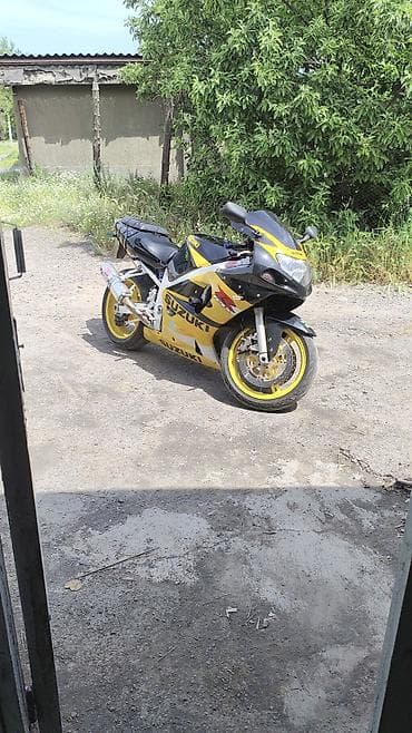 Мотоциклы: Suzuki GSX-R спортбайк в фирменной желто‑черной расцветке — 3
