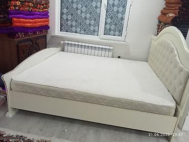 Двуспальная кровать с матрасом - Размер: ориентировочно 160×200 см — 1