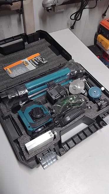 Строительное оборудование: Лазерный уровень Makita 16V (зеленый луч), комплект - 3D нивелир с — 3