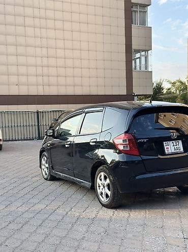 Продажа авто: Honda Fit: 2008 г., 1.3 л, Автомат, Бензин, Хэтчбэк — 4