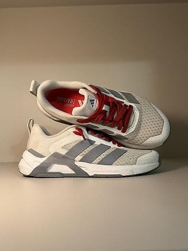 Кроссовки Adidas Training - Модель: тренинговые кроссовки Adidas с