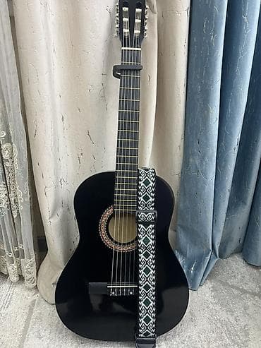 adaltis guitar: Классическая акустическая гитара 4/4, черный глянец. - Корпус формата — 1