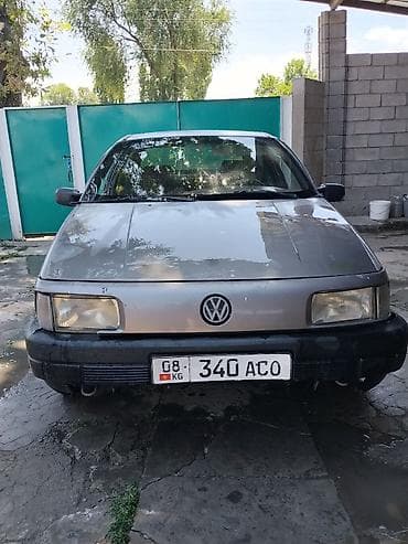 жугули 06: Volkswagen Passat: 1989 г., Седан — 2