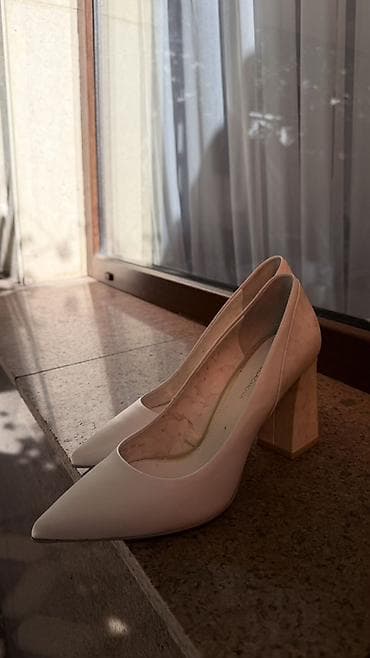 Туфли, 37, Б/у, цвет - Белый at lalafo.kg Туфли, 37, Б/у, цвет - Белый