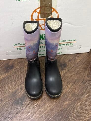 дождевой: Детские резиновые сапоги, предназначенные для дождливой погоды и — 1