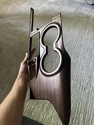 Накладка на панель переключения передач. • Декоративная панель