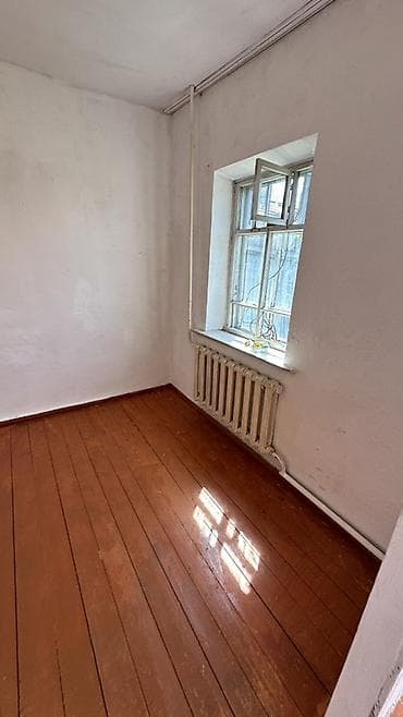 продаю гостинку: Комната с небольшим кухонным уголком - Отдельная светлая комната с — 2