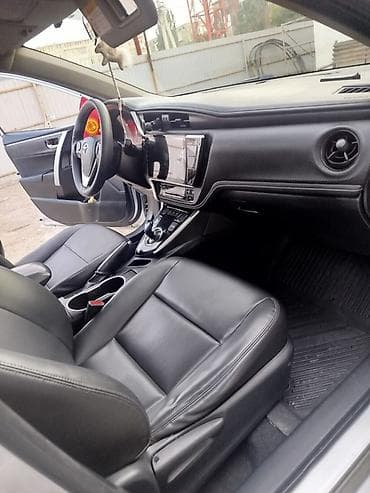 дешёвый машина: Toyota Corolla: 2019 г., 1.8 л, Гибрид — 5