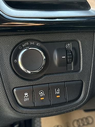 аварийный знак: Chevrolet Spark: 2021 г., 1 л, Автомат, Бензин, Хэтчбэк — 10