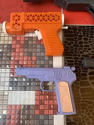 Игрушки: Коллекция винтажных игрушечных пистолетов В наличии: 🔫 Большой — 2