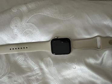 apple watch se 1: Apple Watch SE второго поколения 44 мм Светлый силиконовый ремешок с — 4