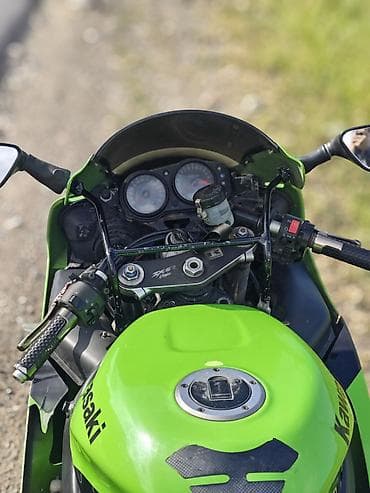 торг у капота: Спортбайк Kawasaki, 600 куб. см, Бензин, Взрослый, Б/у — 3