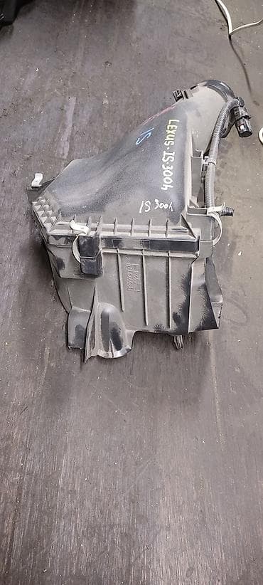 leksus: Lexus IS-300h, 2016, корпус воздушного фильтра — 2