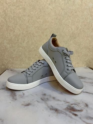 Мужские кроссовки, 41, Новый, цвет - Серый, Платная доставка, Самовывоз