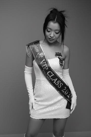 атласная лента: Выпускные аксессуары 2026: ленты и броши - Праздничные ленты на плечо — 3