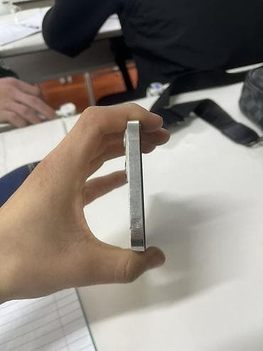 iphone 2g: Айфон 12про Макс Смартфон с плоскими гранями и металлической рамкой — 2