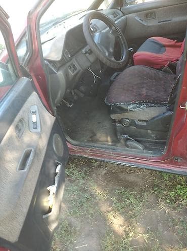 двени: Mazda MPV: 1994 г., 2.4 л, Механика, Бензин, Минивэн — 9