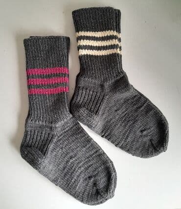 вязанный: Продаю новые теплые вязаные носки, размер 37-42. Цена за одну пару — 2