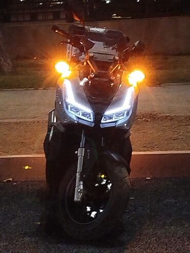 муравей мотосикл: Скутер‑хонда АДВ с агрессивным дизайном и дорожным обвесом — 2