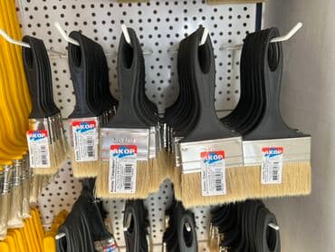 набор кличи: Набор малярных кистей с черными пластиковыми ручками и светлой — 1