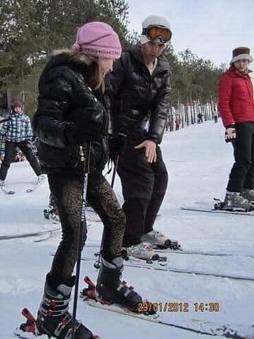 Инструктор лыжи сноуборд час 1.800 сом весь день 7.500сом опыт — 4