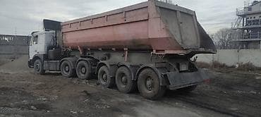 Самосвальный автопоезд МАЗ с полуприцепом-самосвалом для перевозки