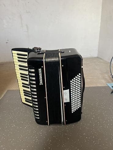 акардион талас: Аккордеон TROUBADOUR, двухрядный клавишно-кнопочный. Особенности: - — 2
