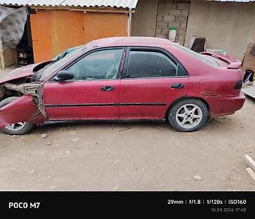 Honda Civic седан (примерно 1996–2000, японская сборка) красного