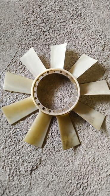 чехол на минивен: Спринтер стекло и форточка правой двери, педаль газа подголовник — 3