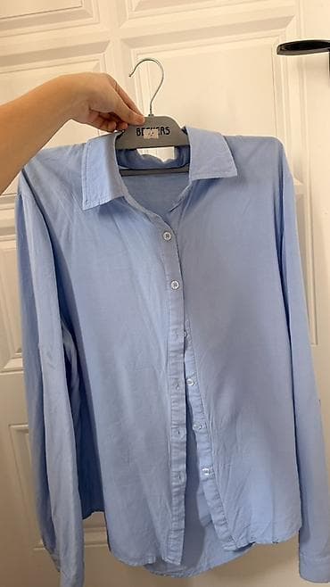 Голубая женская рубашка на пуговицах,хлопок. Носила всего 2